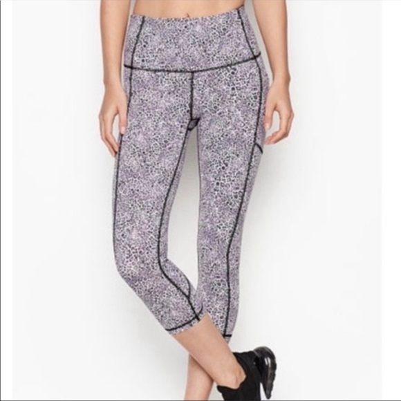 Victoria's Secret Pants - FREE WITH any PURCHASE 😊VICTORIA SECRET sport  mid rise capris